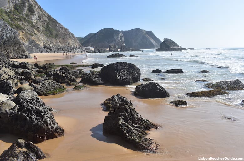 descubra a beleza da praia da adraga