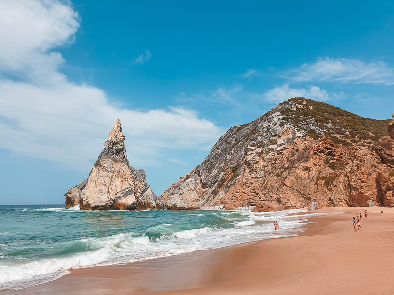 descubra a beleza da praia da ursa