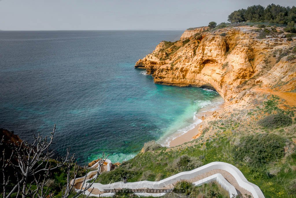 praia do carvoeiro paraiso escondido no algarve